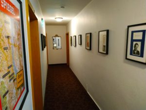 Hotel Rheinland Bonn | Flur mit historischen Fotos
